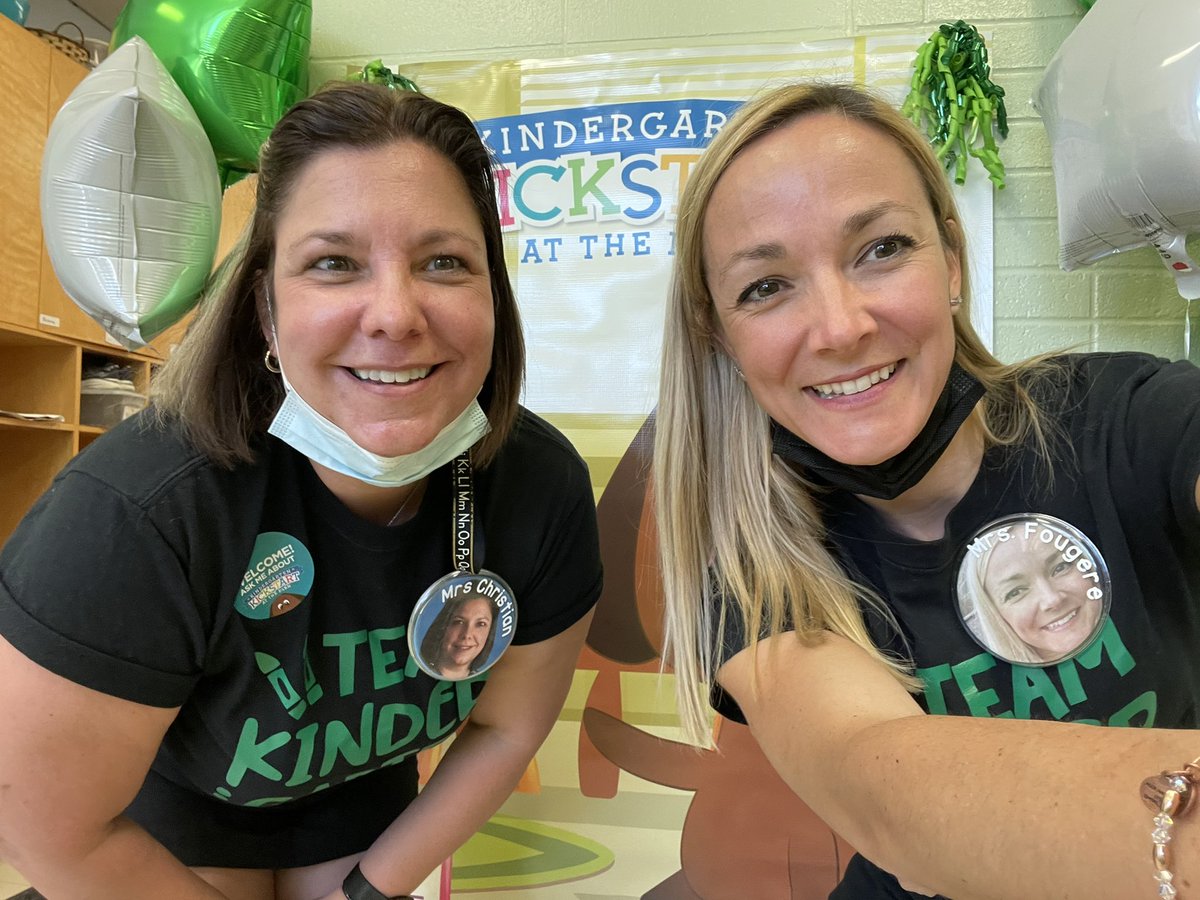 teachercathy5's tweet photo. Ready for Kindergarten Open House! Welcome future Gators🐊😀🐊 @dsbn @lindsay_fougere @GreendaleGators https://t.co/dm3cX0g2oc