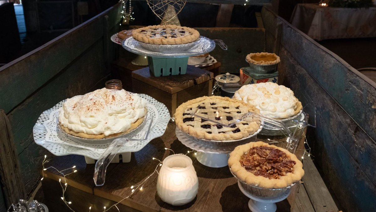 FarmPowered's tweet photo. Barstow's Longview Farm - creating #FarmPowered renewable energy since 2015, but the best pie in Hadley, MA, since 2008! π₯§ If you need us, we'll be enjoying #ApplePieDay the right way at @BarstowDairy. π€©
Learn more about this incredible farm: https://t.co/POxUhkb7VQ https://t.co/Td1TVanRoG