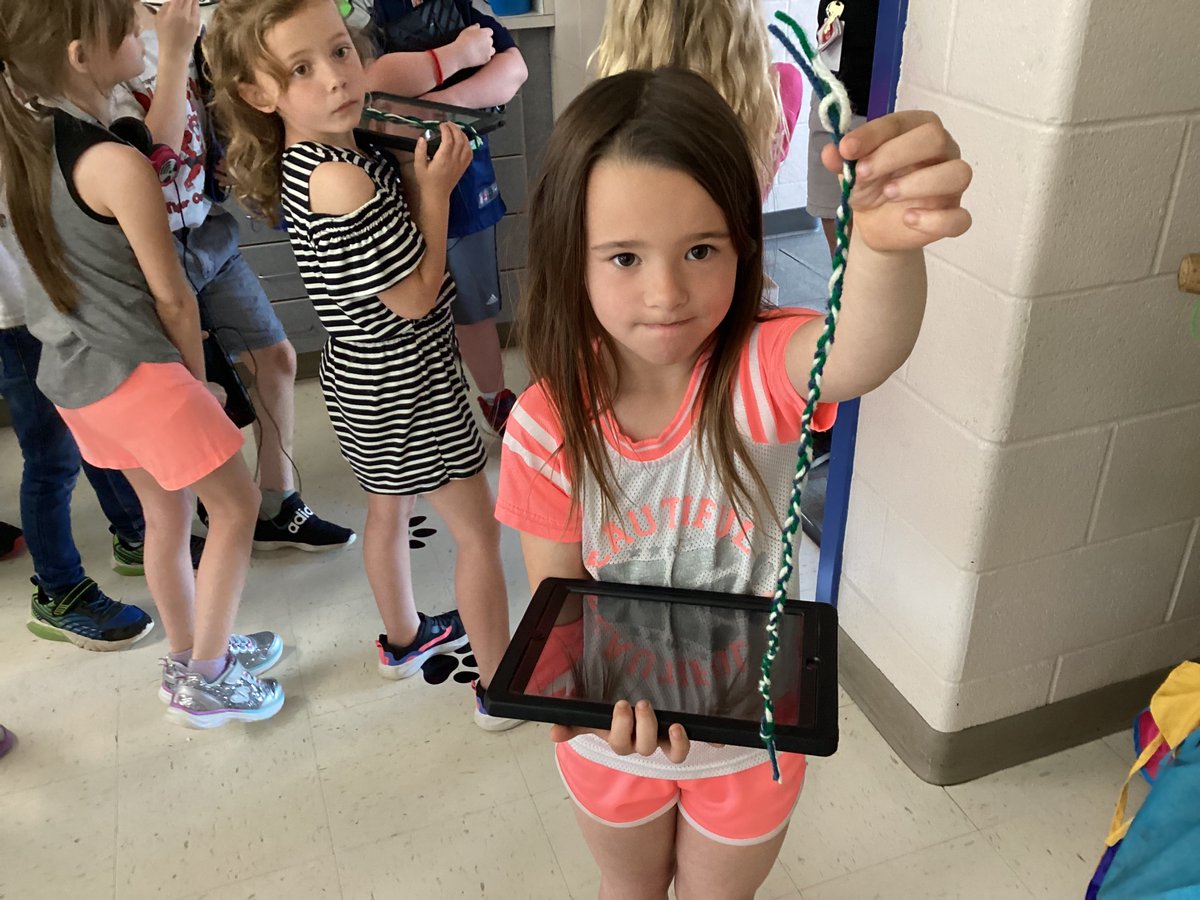 MrsKrinn's tweet photo. First graders have been practicing braiding and some also tied shoes with a flipped lesson on canvas. #BHESart https://t.co/Ql0DgLtVBk