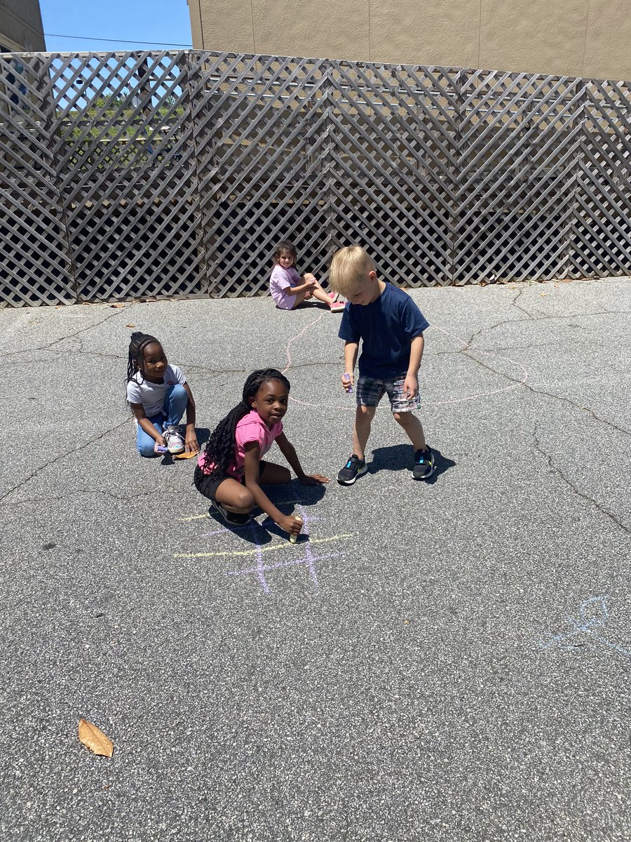 shericparker's tweet photo. 10 days left of school - side walk chalking @bellsferryelem @K_Techy_Teacher @GretaFoster0906 https://t.co/bgOP6JpPhP