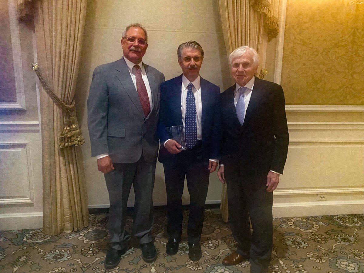 Congratulations to Dr. Frank Joseph in receiving the Resurgens Orthopaedics Garrett Award! This award is given to a Resurgens doctor who demonstrates the characteristics of our founder which include: outstanding leadership, excellence in patient care, and builder of relationships