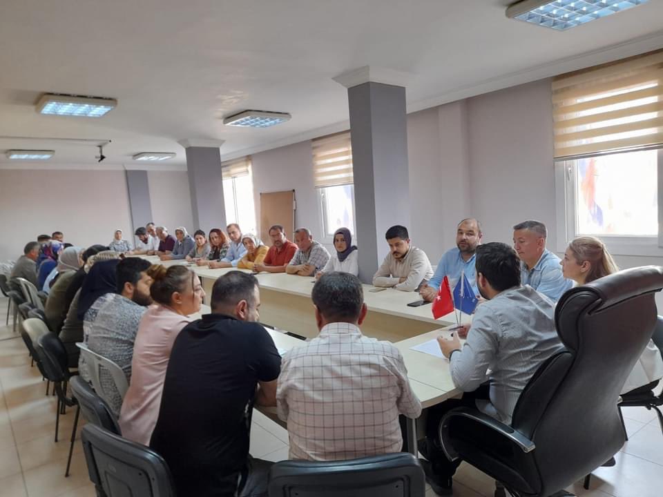 EmrahCeylan01's tweet photo. İl Yönetim Kurulu Üyelerimizinde Katılımıyla;İki Kademe Bölge Başkanları Toplantımızda
Cumhurbaşkanımız Sn. @RTErdogan Teşrifleriyle 21 Mayıs'ta, Yeni #Adana Stadyumu'nda Yapılacak Olan Gençlik Şöleni Hakkında İstişare Toplantımızı Gerçekleştirdik.

#BirGençlikŞöleni
#Sarıçam https://t.co/9HhWYqcZlH