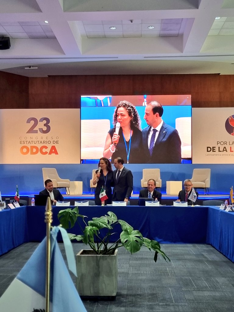 maggie_a2's tweet photo. Por unanimidad hoy elegimos a @marianagc como Presidenta de @ODCA en el #CongresoODCAmx feliz de ser parte de la historia y luego de 75 años tenemos una mujer al frente! Felicidades Mariana y @AccionNacional #SomosODCA https://t.co/EgBF8wnFEk