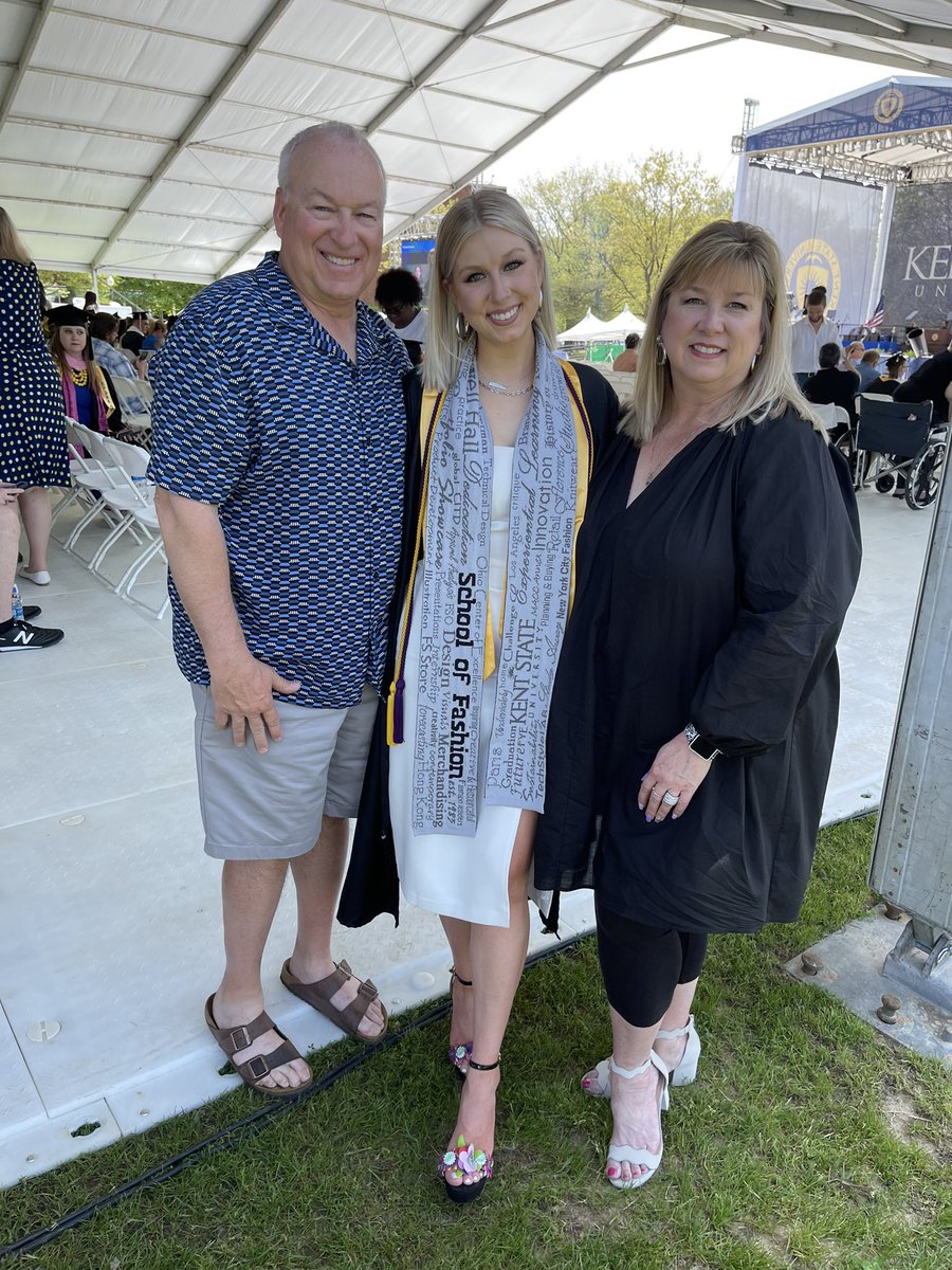 j_postufka's tweet photo. Congratulations! 🎓Look out Columbus! #flashesforever https://t.co/sfQW2ESnyf
