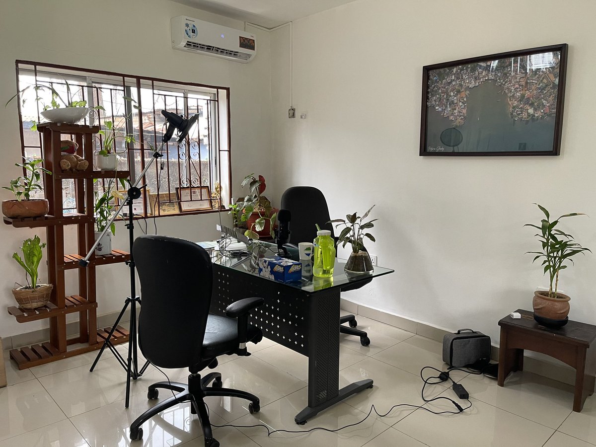 VickieRemoe's tweet photo. Just wrapped last interview of the day with the inspiring @Majeek_ founder of wellness brand @ManeChronicles.

She’s a brilliant entrepreneur and a visionary. Knows what she wants and goes after it! 

Tarah would be a dope speaker 4 ur next startup event! 

#makesierraleonefamous https://t.co/T3J3z6MXCm