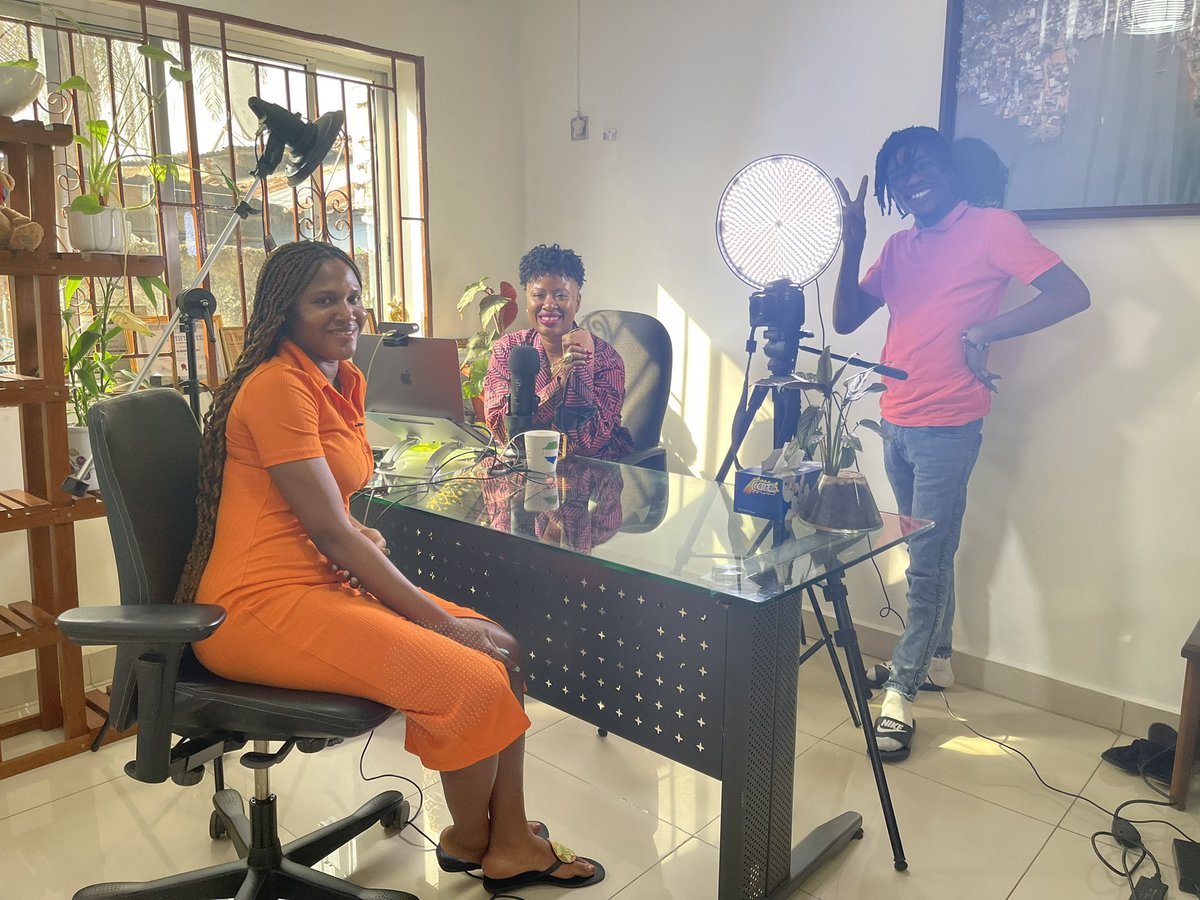 VickieRemoe's tweet photo. Just wrapped last interview of the day with the inspiring @Majeek_ founder of wellness brand @ManeChronicles.

She’s a brilliant entrepreneur and a visionary. Knows what she wants and goes after it! 

Tarah would be a dope speaker 4 ur next startup event! 

#makesierraleonefamous https://t.co/T3J3z6MXCm