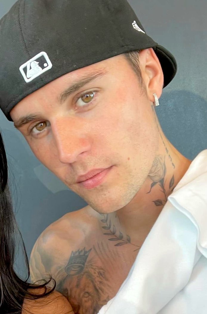 _FashionDarling's tweet photo. Me gustaría tener el autoestima de este que se puso a criticar a Justin Bieber https://t.co/vBIMVoOdmm