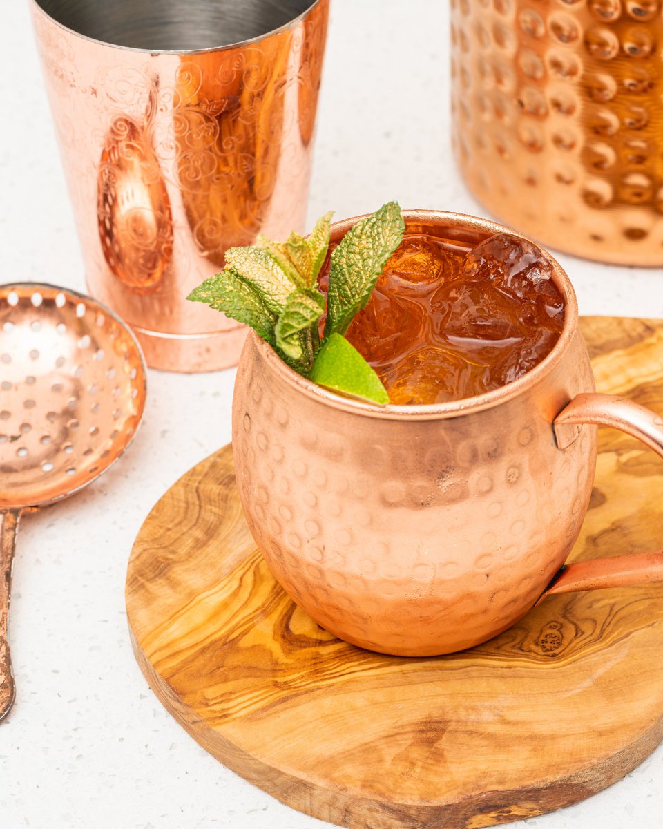 ✨The JJ Whitley Golden Mule✨

Fill your mule mug with ice, add 50ml of our Artisanal Vodka + 10ml of lime juice. 

Top up with ginger beer and garnish with mint &amp; lime.

Shop JJ Whitley Gold Vodka now at Sainsburys - bit.ly/3rd45Ud 🛒

#JJWhitleyvodka