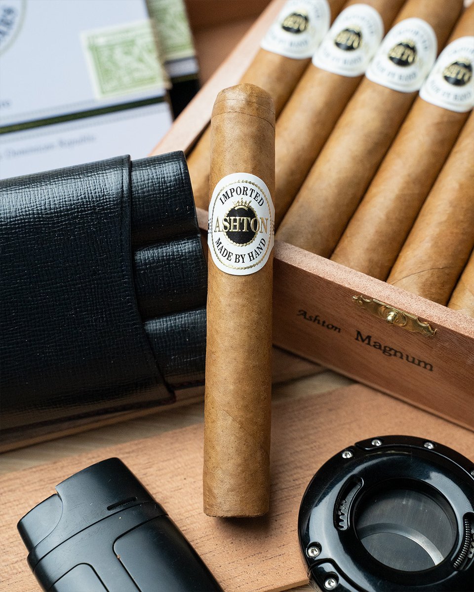 Ashtoncigar's tweet photo. Can’t go wrong with a Classic. https://t.co/3csF5Y1IRt