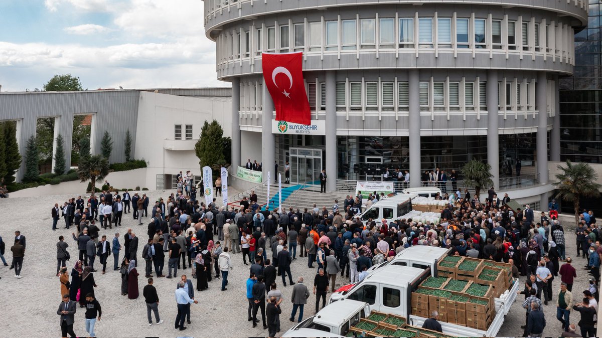 malatya_tarim's tweet photo. Üreticilerimize ücretsiz 500 bin adet #sebze #fidesi dağıtımı gerçekleştirildi…🌱🍆🥒🍅🫑🍈
#üreteninyanındayız https://t.co/SDUto14xTT