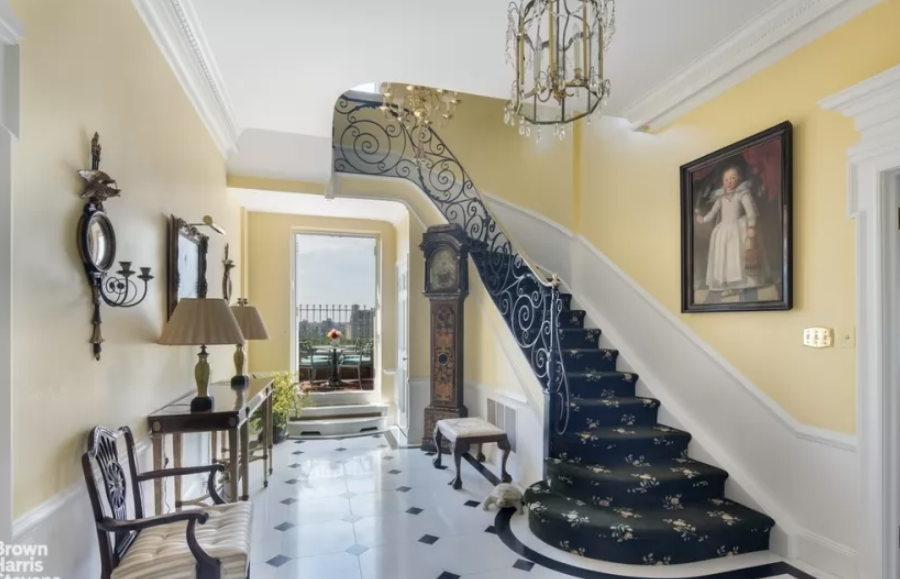 The NYC apartments with the deepest price chops in April include this UES four-bedroom co-op that dropped its asking price by $10,000,000 to $29,500,000 #nycrealestate #luxury #pricecuts <a href="/realtyhop/">RealtyHop</a> 
brickunderground.com/sell/realtyhop…