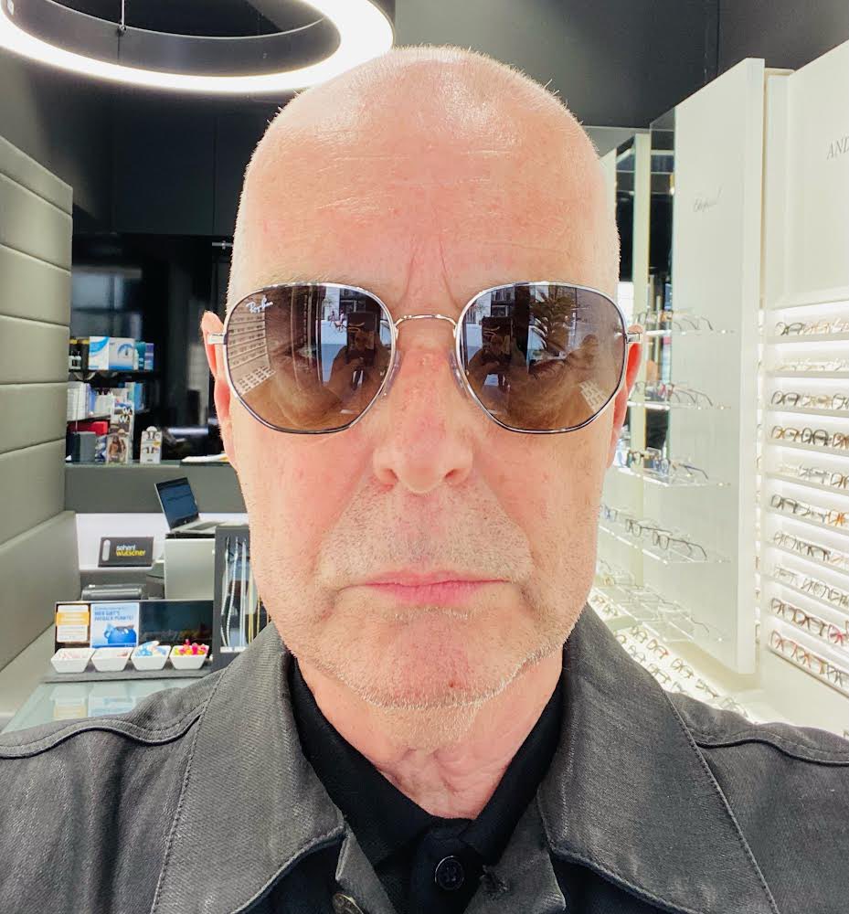 petshopboys's tweet photo. Buying new dark glasses in Vienna for the show. Neil

#PetText https://t.co/mG0WbehwgW