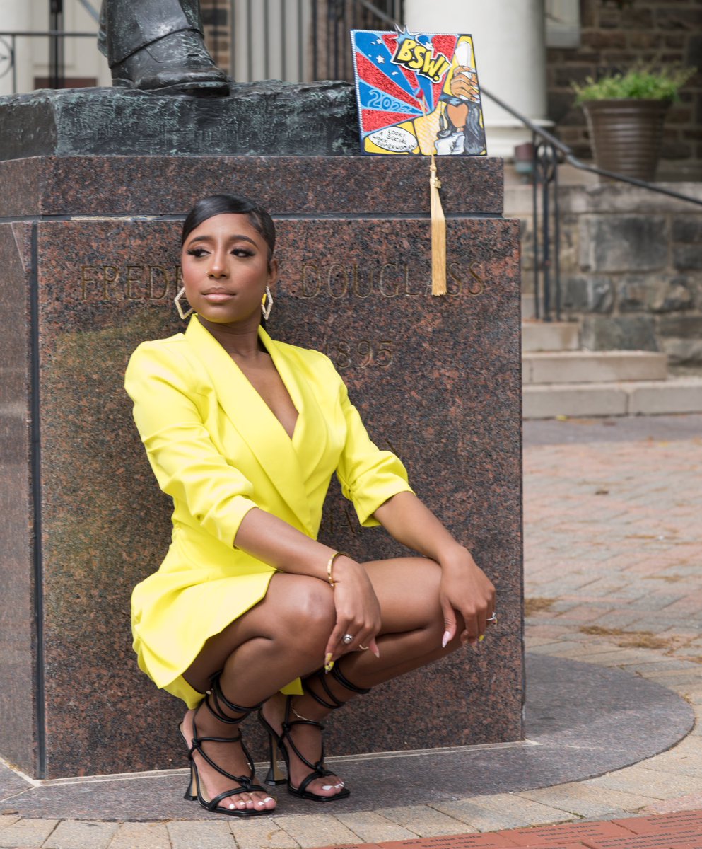 KesharraMeadows's tweet photo. “Always bet on yourself, no matter what the odds are. It means more to be in the race than watching the victory lap from the stands” Pete Wentz
•
•
•
Too many Critics & not enough paper
#BlackSocialWorkersGraduate
#HBCUGRAD
#classof2022
#FirstGenGraduate
#9days🎓 https://t.co/jAKM0iqqXz