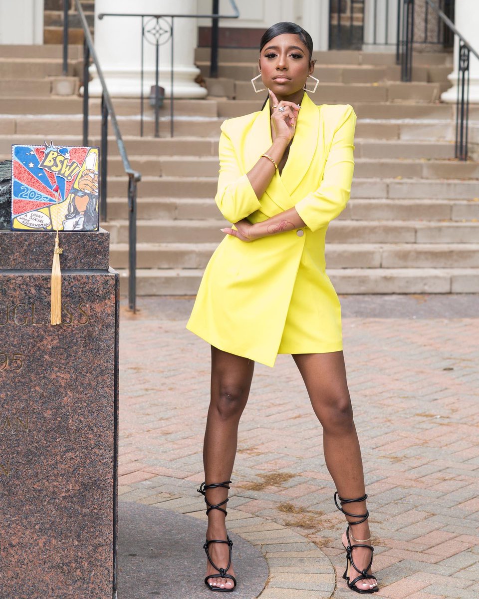 KesharraMeadows's tweet photo. “Always bet on yourself, no matter what the odds are. It means more to be in the race than watching the victory lap from the stands” Pete Wentz
•
•
•
Too many Critics & not enough paper
#BlackSocialWorkersGraduate
#HBCUGRAD
#classof2022
#FirstGenGraduate
#9days🎓 https://t.co/jAKM0iqqXz