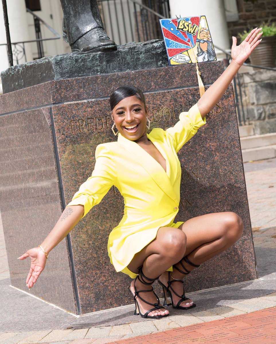 KesharraMeadows's tweet photo. “Always bet on yourself, no matter what the odds are. It means more to be in the race than watching the victory lap from the stands” Pete Wentz
•
•
•
Too many Critics & not enough paper
#BlackSocialWorkersGraduate
#HBCUGRAD
#classof2022
#FirstGenGraduate
#9days🎓 https://t.co/jAKM0iqqXz