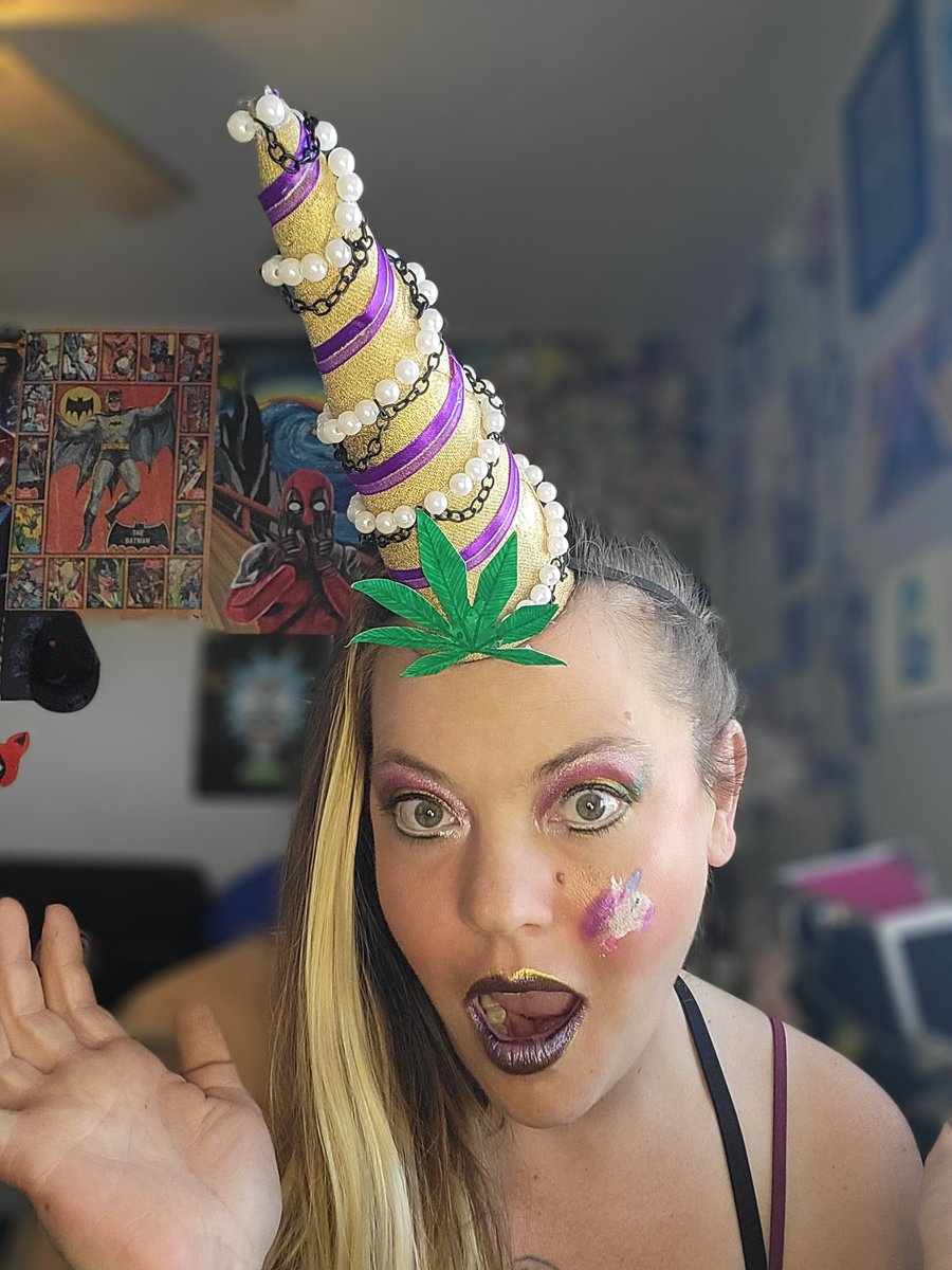 JestaTip's tweet photo. Having some fun with makeup & crafts today!
I'm a marijuana-corn! π€£π¦
Horn by me
Makeup by me
Flower from @NativeRoots303
#JestaTip #MakeupAmateur #DragJester #MakeupAndCostumes #MOTD #ColoradoChick https://t.co/gDCPTSHKTS