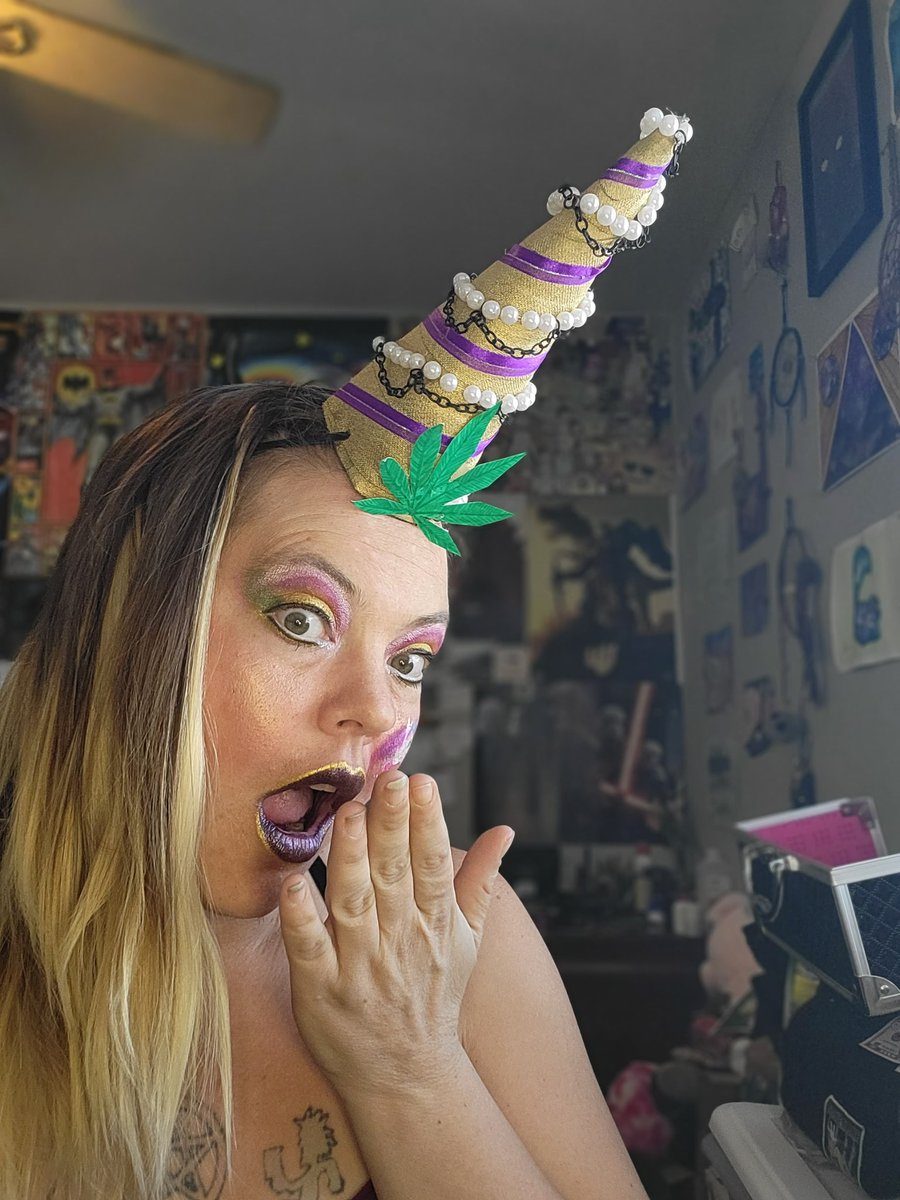 JestaTip's tweet photo. Having some fun with makeup & crafts today!
I'm a marijuana-corn! π€£π¦
Horn by me
Makeup by me
Flower from @NativeRoots303
#JestaTip #MakeupAmateur #DragJester #MakeupAndCostumes #MOTD #ColoradoChick https://t.co/gDCPTSHKTS