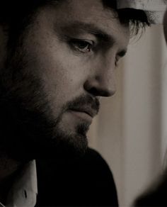 badly_wired's tweet photo. I really ought to be getting on with the paperwork I brought with me this week ... 😂
#ThirstyThursday
#TomBurke
#wheredidtheweekgo https://t.co/LmSk6mxHbT