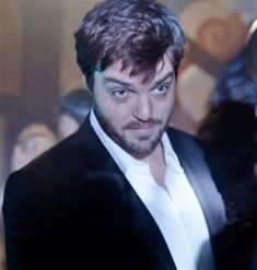badly_wired's tweet photo. I really ought to be getting on with the paperwork I brought with me this week ... 😂
#ThirstyThursday
#TomBurke
#wheredidtheweekgo https://t.co/LmSk6mxHbT