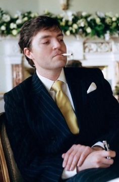 badly_wired's tweet photo. I really ought to be getting on with the paperwork I brought with me this week ... 😂
#ThirstyThursday
#TomBurke
#wheredidtheweekgo https://t.co/LmSk6mxHbT