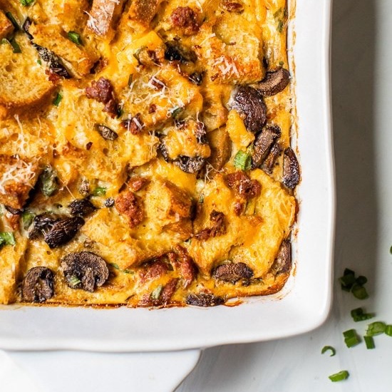 bigoven's tweet photo. Got stale bread? ๐ Don't throw it away. Instead, make this breakfast strata ๐ณ with sausage and mushrooms recipe by @Skinnytaste https://t.co/OG5YIk4CEN #bigoven #recipeapp #useupleftovers #breakfast #breakfastrecipe https://t.co/HOQ5yU51tx