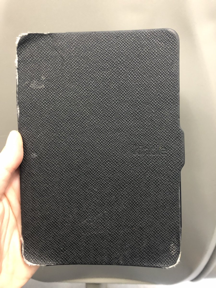 LadyMarmot's tweet photo. @rodalies Buenas tardes, he encontrado esta tarde (12/05/2022) un libro Kindle al subirme en Plaça Catalunya en el tren R3 Ripoll (16:41) - L'Hospitalet de Llob. (18:54). Dejo el libro en Atención al cliente de la estación de L'Hospitalet de Llob. 🙂 https://t.co/Apw6nLhbsk