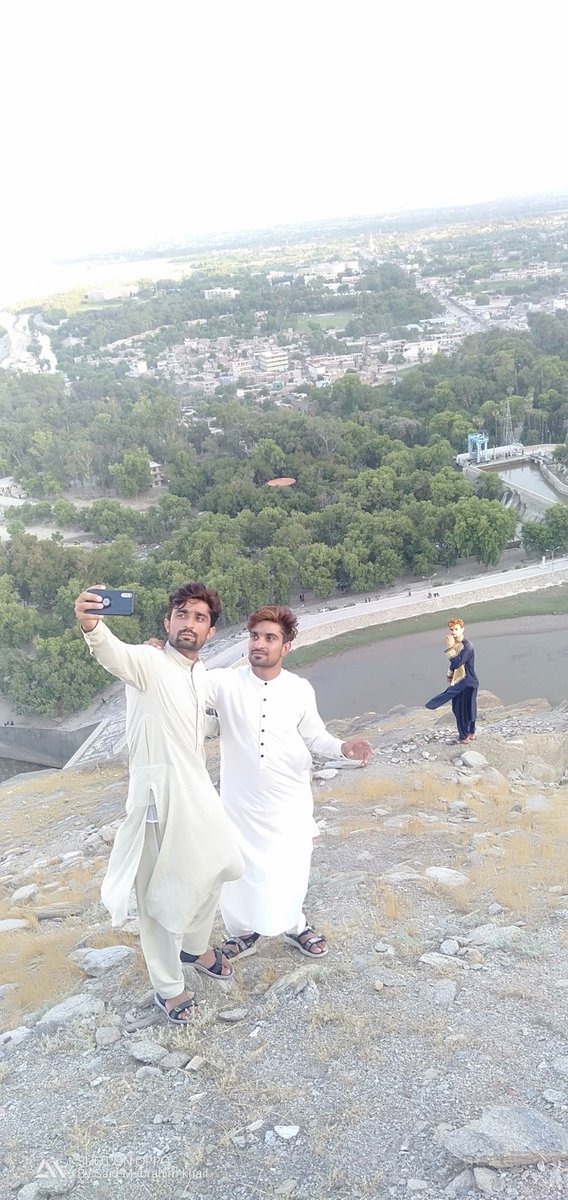 PositiveAfghan3's tweet photo. ژوند نه د غچ اخيستلو يوازينۍ لار ځان خوشاله ساتل دي.
#درونټه
#ننکرهار
#with_cut_brothers https://t.co/3qaCayiBRa