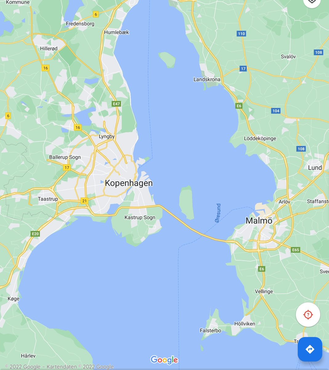 @mikha_ehl @TribalEphemeral @JosephStash True, they could have put a border there for clarity, but there is no land connecting crimea to the mainland there. Only a bridge. 

The bridge between Sweden and Denmark doesn't have a border either.