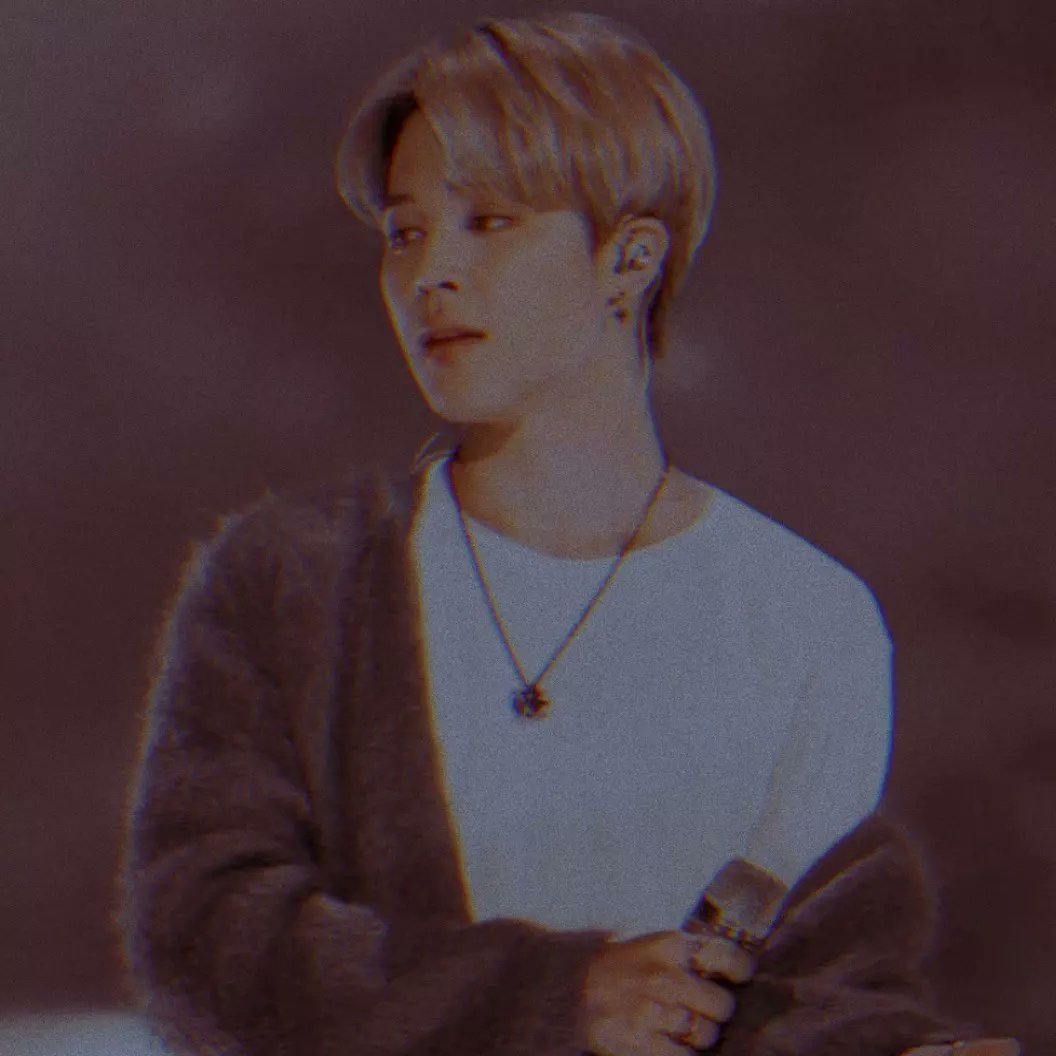 Sara_army19's tweet photo. @LaCassiojefa Me lo quiero ganar , no he tenido nunca un álbum, este es mi segundo comeback de BTS , ellos son muy especiales, gracias por hacer el sorteo. 💕✨ https://t.co/eio5Zhs7If