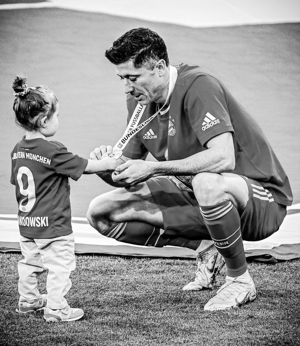 MnbrBayern's tweet photo. قالها اسطورة الفن خالد عبدالرحمن:
جرحي عميق والقلب في دمه غريق.. https://t.co/pJmw6m485C