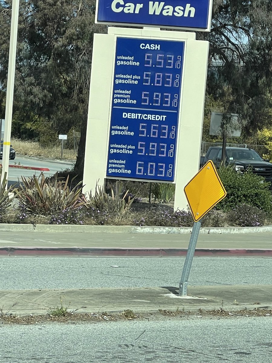 sandycomaroto's tweet photo. California gas price in the Bay Area https://t.co/MSmfWx8Tq1