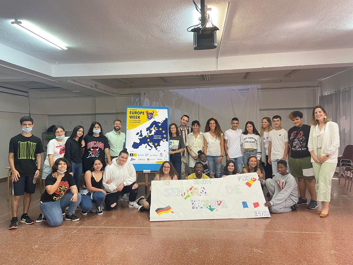 LPAJuventud's tweet photo. #ValueOfYOUTh
🗣Pues hoy nos fuimos al @IESSimonPerez con la gente del intercambio a que les contara al alumnado su experiencia y a seguir celebrando la #EuropeWeek2022🥳
#JuvenTUvalor
@mojodecana
@carlacampoamor
@AyuntamientoLPA
#LasPalmasdeGranCanaria https://t.co/JJvhudrRpN