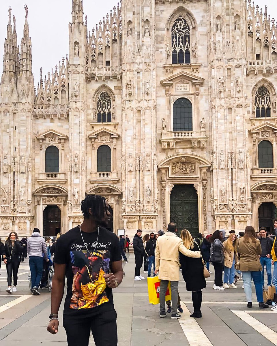 wearehomeland's tweet photo. “The city is my palace.”

@ToHackAWuzi in the ROYALTEE.

#HomieAppreciation
#ROYALTEE https://t.co/OxhAYjQhUl
