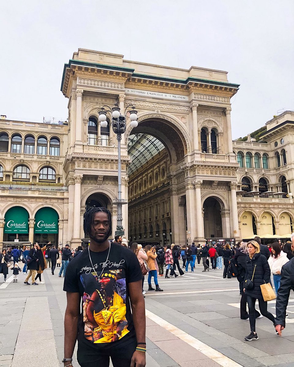 wearehomeland's tweet photo. “The city is my palace.”

@ToHackAWuzi in the ROYALTEE.

#HomieAppreciation
#ROYALTEE https://t.co/OxhAYjQhUl