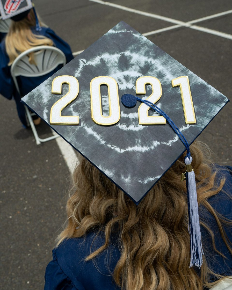 Bucks_edu's tweet photo. #Throwback to last year's commencement caps! 🎓 Only one week to go until our 2022 ceremony. 🎉 #BucksCCC #BucksCounty #CommunityCollege #BucksCountyPA #CollegeGraduation #ClassOf2022 #Graduation https://t.co/hE0spssT2t