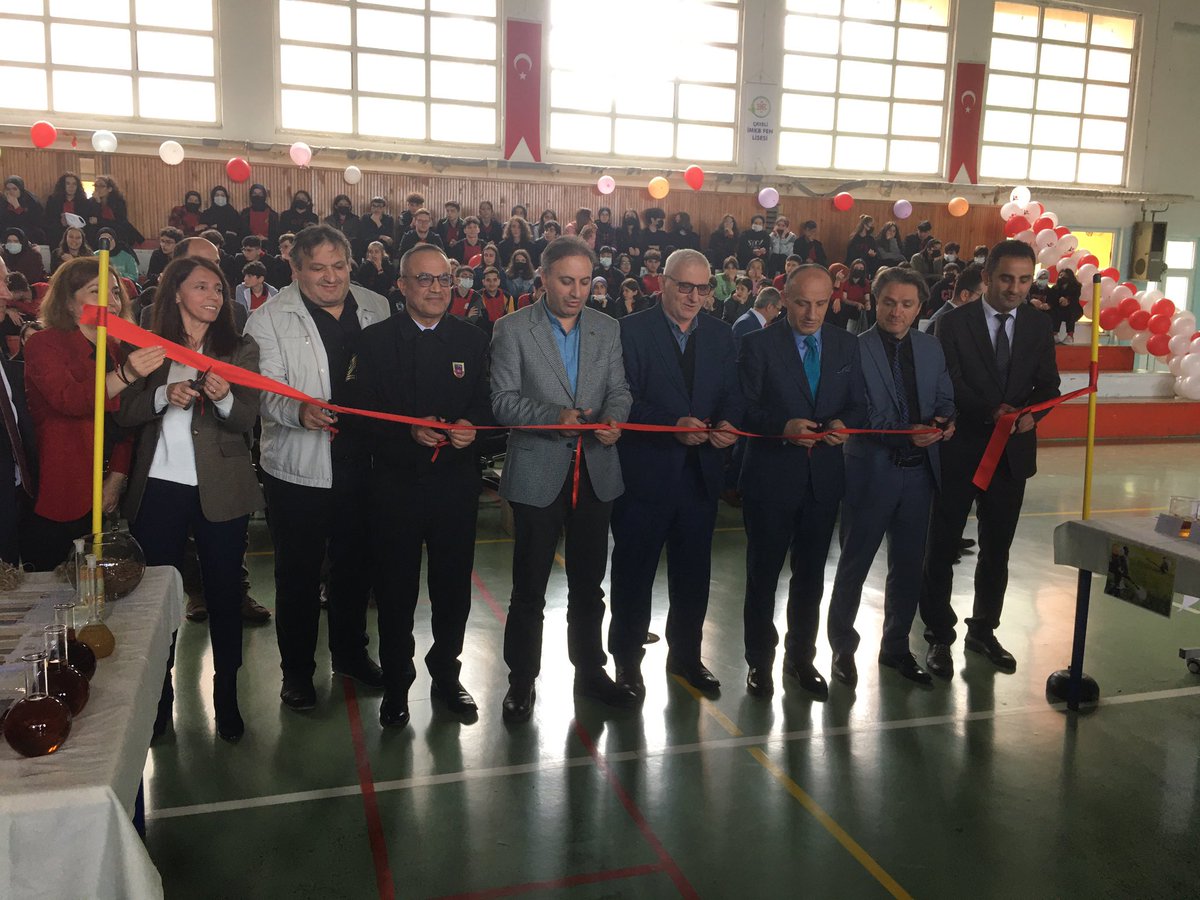 TÜBİTAK 4006 Bilim Fuarımızı gerçekleştirdik. Toplam 20 projenin sergilendiği ve büyük ilgi gören fuarımıza Sayın Dekanımız, İlçe Milli Eğt. Müdürümüz ve çok sayıda davetli katıldı. <a href="/terzimehmett/">Mehmet Terzi</a> <a href="/huseyinsahin53/">Hüseyin Şahin</a>