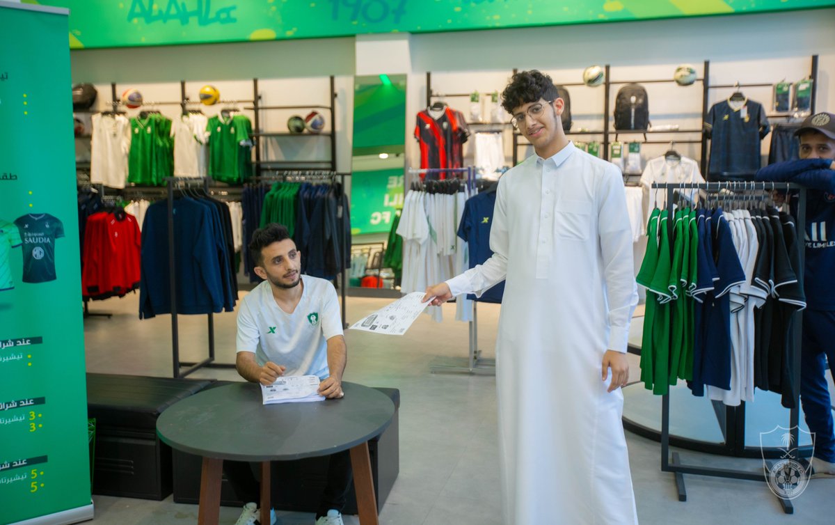 ALAHLI_FC's tweet photo. توافد جماهير #الأهلي للحصول على تذاكر مواجهة #الأهلي_أبها 📸 https://t.co/bG0UPLQpCZ