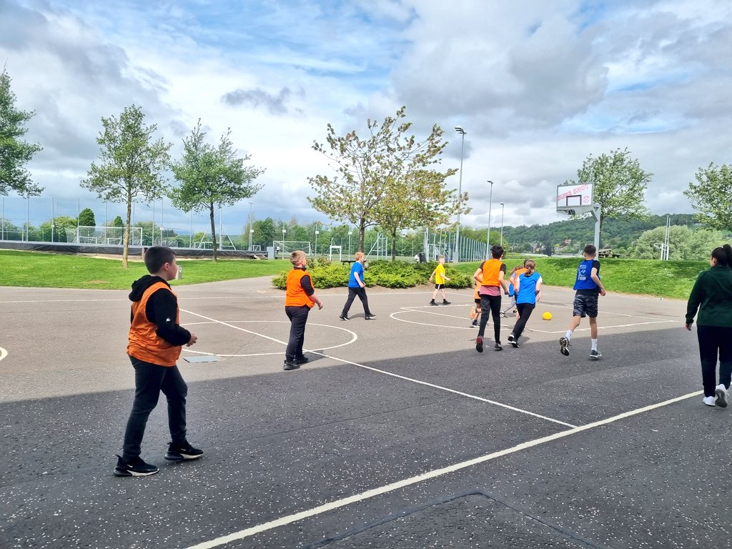 WHS_SSOS's tweet photo. Over 80 Primary 7 pupils attended our School of Basketball Trial today and we were blown away by their attitude and effort! 🏀👏👏

We even had to use the outdoor court! 

#wearewallace #impressed

@CorntonPrimary1 @RPSinStirling
@FallinPrimary @BridgeofAllanPS  @Raploch_Primary https://t.co/bEzmWw1QWv
