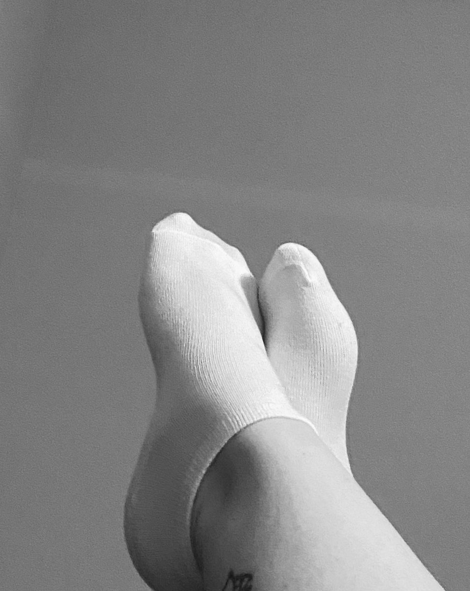 HotMessMilfeet's tweet photo. Good morning ๐ #mommyfeet #morningsocks #feet https://t.co/CUxqA42xMp