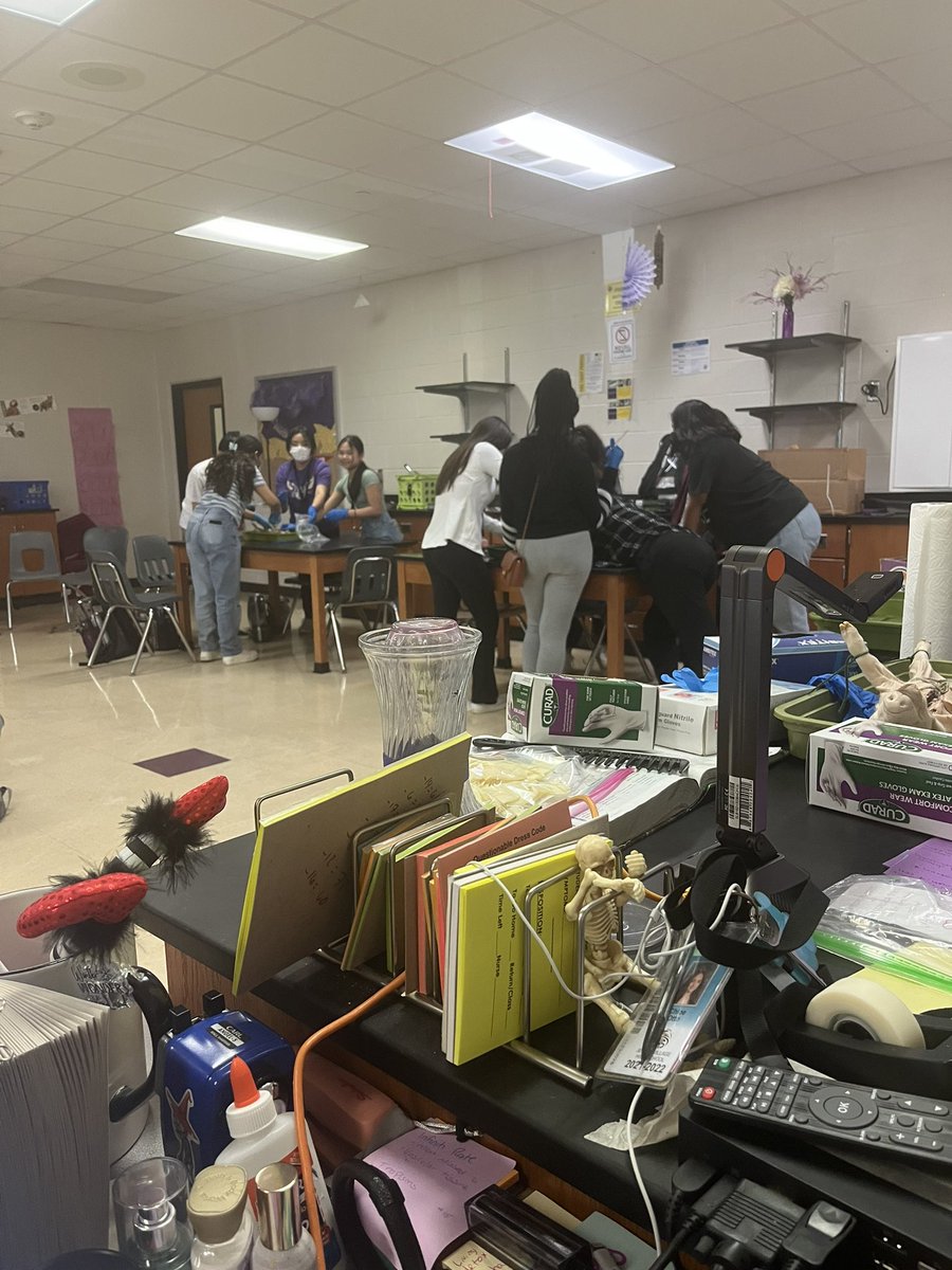 jvhsbio's tweet photo. Students in Ms. Winkelmann’s room investigating body systems by dissecting fetal pigs. They are into it! #JVHS https://t.co/aE1lDTRJ8p