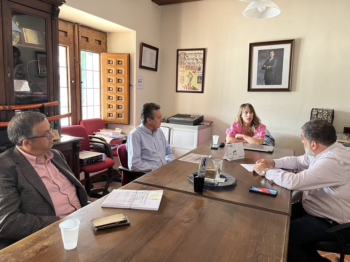 ChinchonAyto's tweet photo. 🤝🏚 El Ayuntamiento y la @ComunidadMadrid continúan colaborando para evitar el efecto llamada de asentamientos en la Vega del Tajuña. Una labor conjunta que, este jueves, se ha reafirmado en una reunión con el dg @DgdeOteo

📲 Más info en la web municipal https://t.co/x4Cwkym0Se https://t.co/TQLAAfw4u8