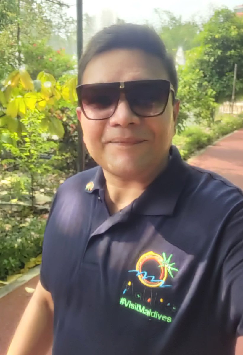 RamKJaiswal's tweet photo. SMILE🙂 IF YOU FEEL LIKE..
SMILE🙂 EVEN IF U DON'T..
SMILE🙂 IS THE SEED TO A HAPPY DAY n A HAPPY LIFE! #LifeIsAJourney #SmileForHappiness #PerceptionIsKey @MoHmv @MoHFW_INDIA @mansukhmandviya @WHO
"Every moment.. Everyday is precious.. We must Cherish it!" 🙏🙂Ram https://t.co/nws03PZGP2