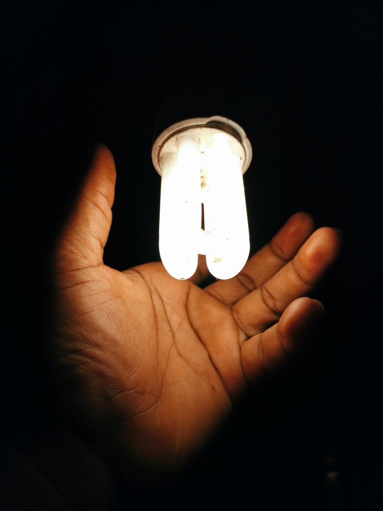 BigRach23's tweet photo. Amusons-nous avec la lumière !
Let's play with light 🥰
📱: @TECNOMobileSN Camon 17 pro
🧑🏽🎨: Twitter filter
Kampala, Uganda, April 2022
.
#lightphotography #eastafrica #mobilephoto #photooftheday #light #night #Benin #229🇧🇯 #africa #Senegal #kebetu #visituganda #bigrach https://t.co/YWqvUPBX3s