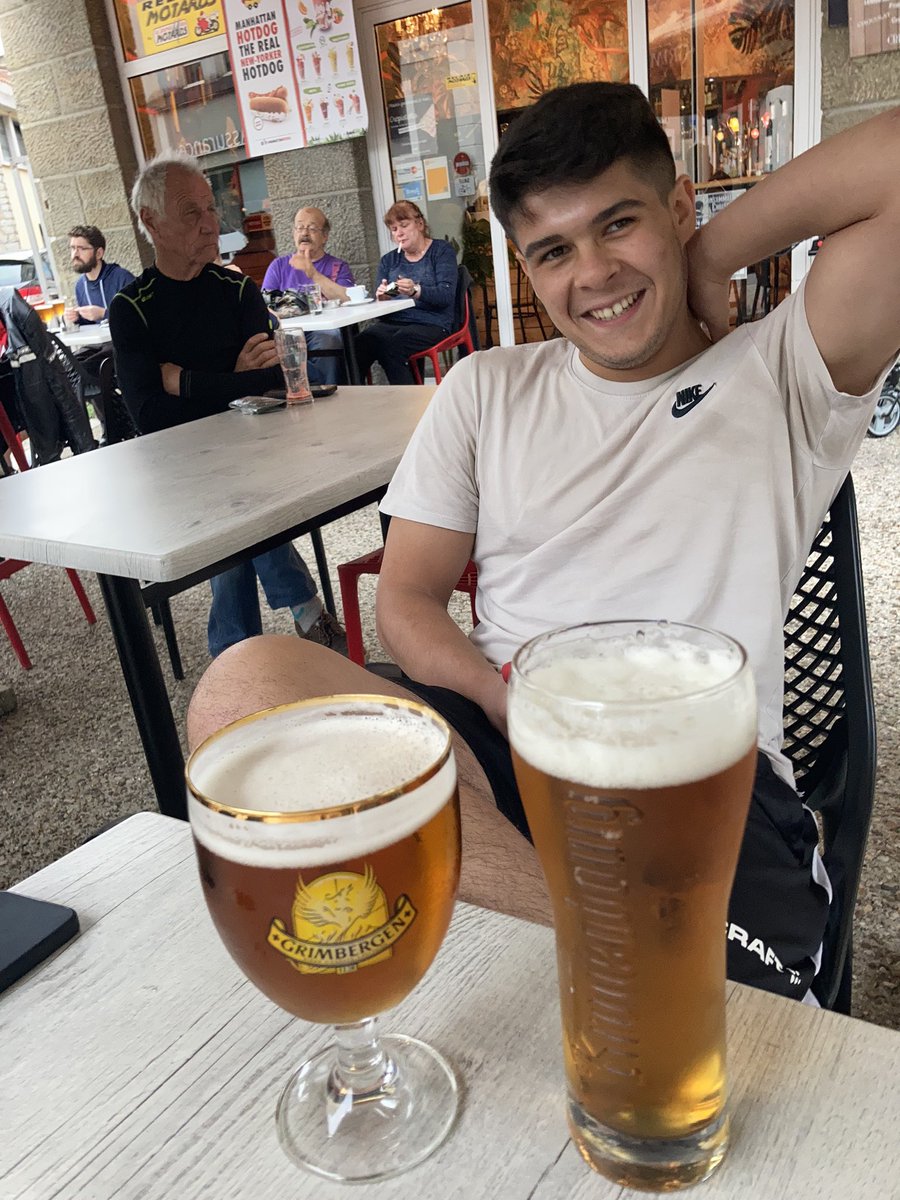 AsRieux's tweet photo. Se permettre deux pintes la veille ? 
L’UST ne nous prend pas au sérieux 😡😡😡 https://t.co/DIGOWLxx9E
