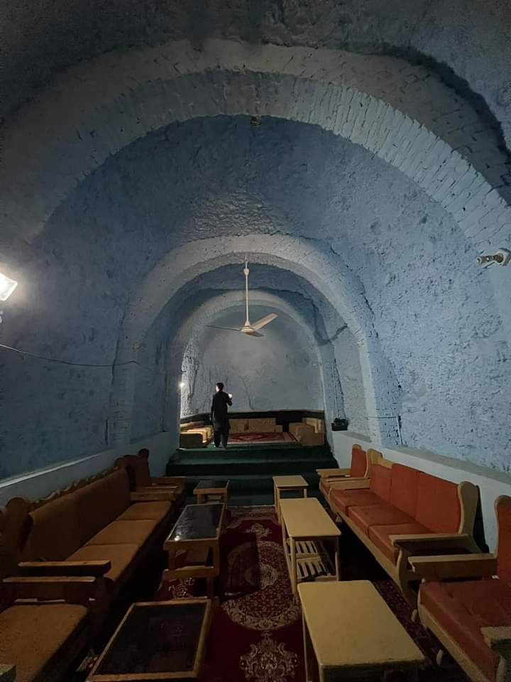 ToorieAbbas's tweet photo. This is the Cave Hujra known as “GORA”in my Home Town inside the Mountain Own by a #NisarHussain built 20 Years Ago by Afgan Refugees .#mhtoori source #FB #KurramValley
@a_siab @HamidMirPAK https://t.co/OkXQFzUjHk