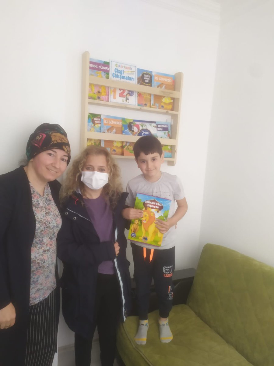 "Sakin Şehir Mini Kütüphanem" Projemiz kapsamında, 11.05.2022 tarihinde, Gerze Anaokulu minik öğrencilerimiz, mini kitaplıklarıyla ve sevimli kitaplarıyla buluşturuldu. Mimik öğrencilerimize başarılar dileriz. gerze.meb.gov.tr/www/sakin-sehi…
<a href="/sinopilmem/">Sinop Milli Eğitim Müdürlüğü</a>  <a href="/YLDZercan1957/">Ercan Yıldız🇹🇷</a>