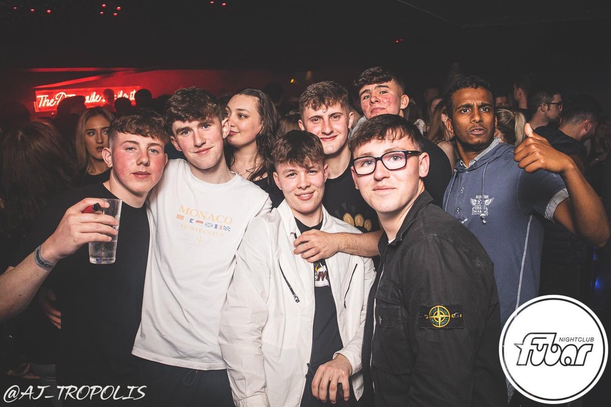 badge_is_in's tweet photo. It takes skill to get the #badgein in a group photo. This lad has mastered it.

Front and centre, perfectly side on, stealing the limelight.

Disaster class from the lad in the CP overshirt. Where’s the badge? Standing with the left arm covered is unacceptable behaviour.

9.8/10. https://t.co/xyewYdFOOh
