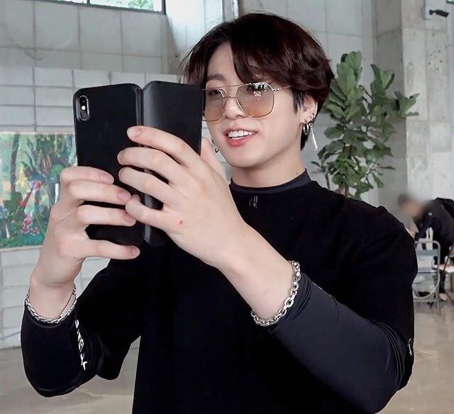 highresjjk's tweet photo. say cheese https://t.co/hbyQ9AuIiT