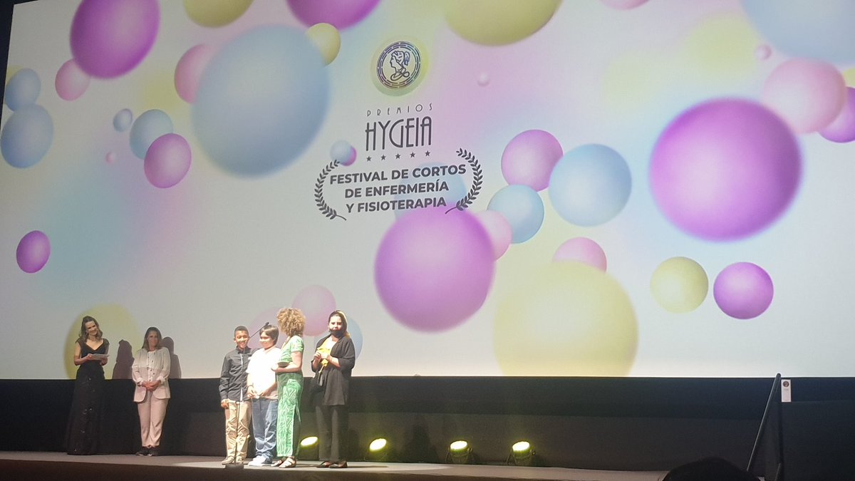 AnaEzna's tweet photo. #muyfan de vuestro cortometraje #pepinillo y de sus pequeños actores. Enhorabuena por este #premioshygeia @fuden_es 👏👏👏 https://t.co/o7PLjYFsFi