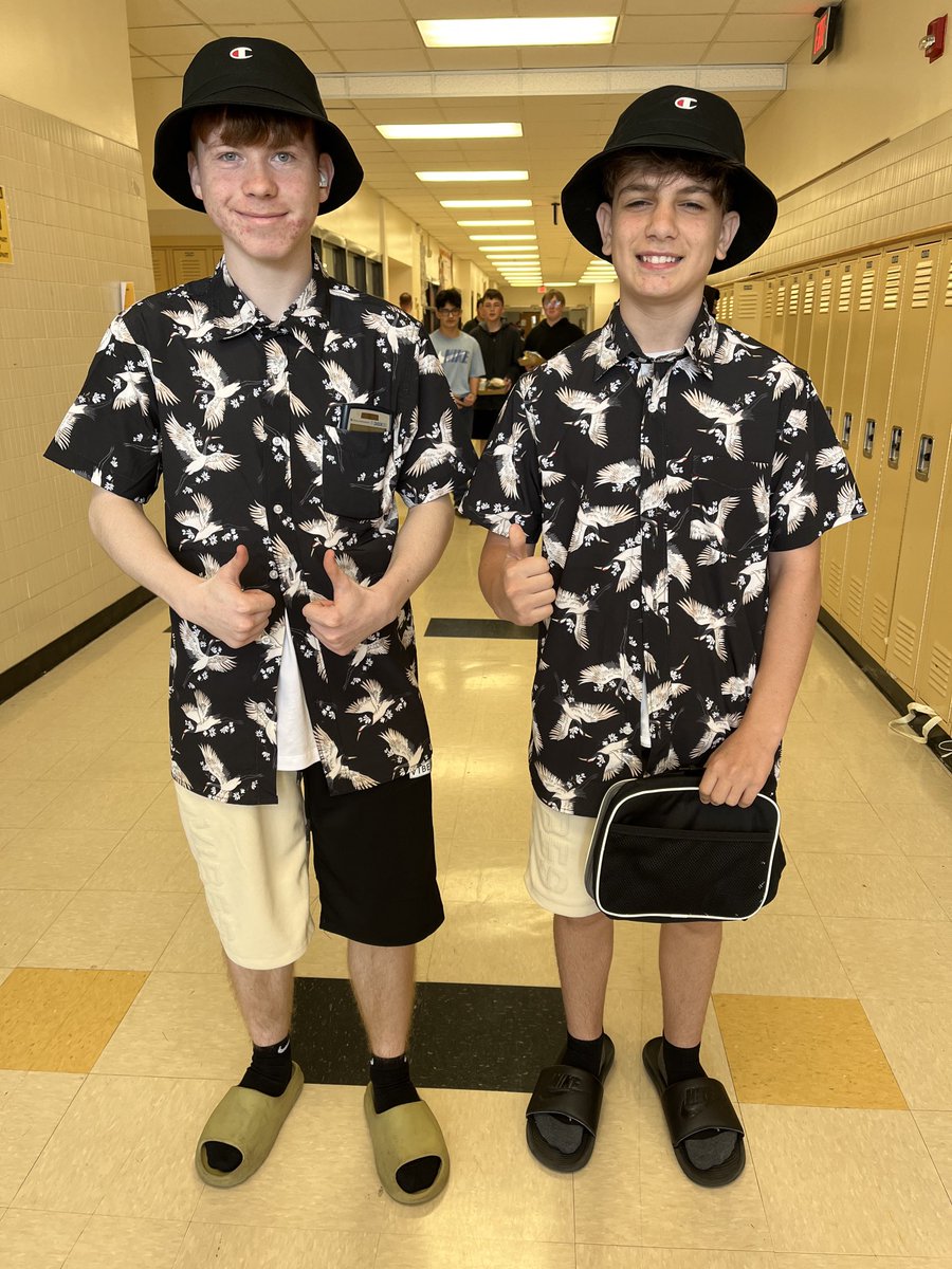 FinleyMath's tweet photo. 8th grade banquet is Friday. Students getting into spirit week! #cridgepride https://t.co/GXtVyYbi5s